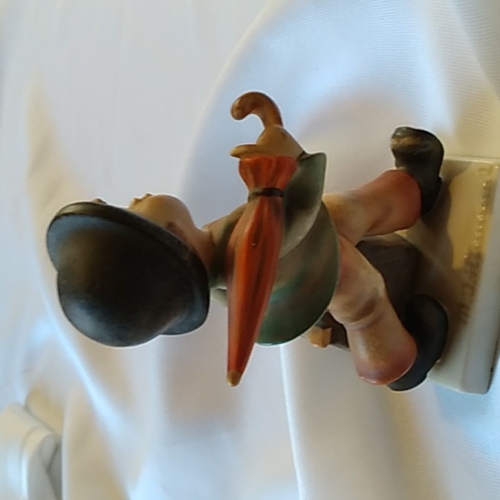 HUMMEL going on an adventure - Picture 2 of 3